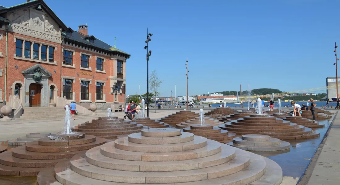 Ontdek de cultuur van Aalborg: architectuur, kunst, muziek en Deense stadsgezelligheid